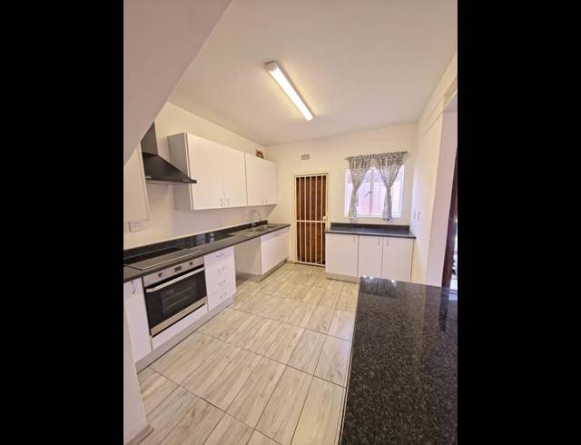 3 BEDROOM TOWNHOUSE FOR SALE IN BRYANSTON